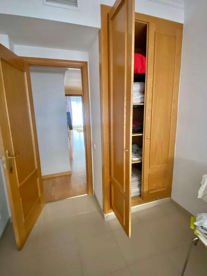Roni Rooms Салоу Екстер'єр фото
